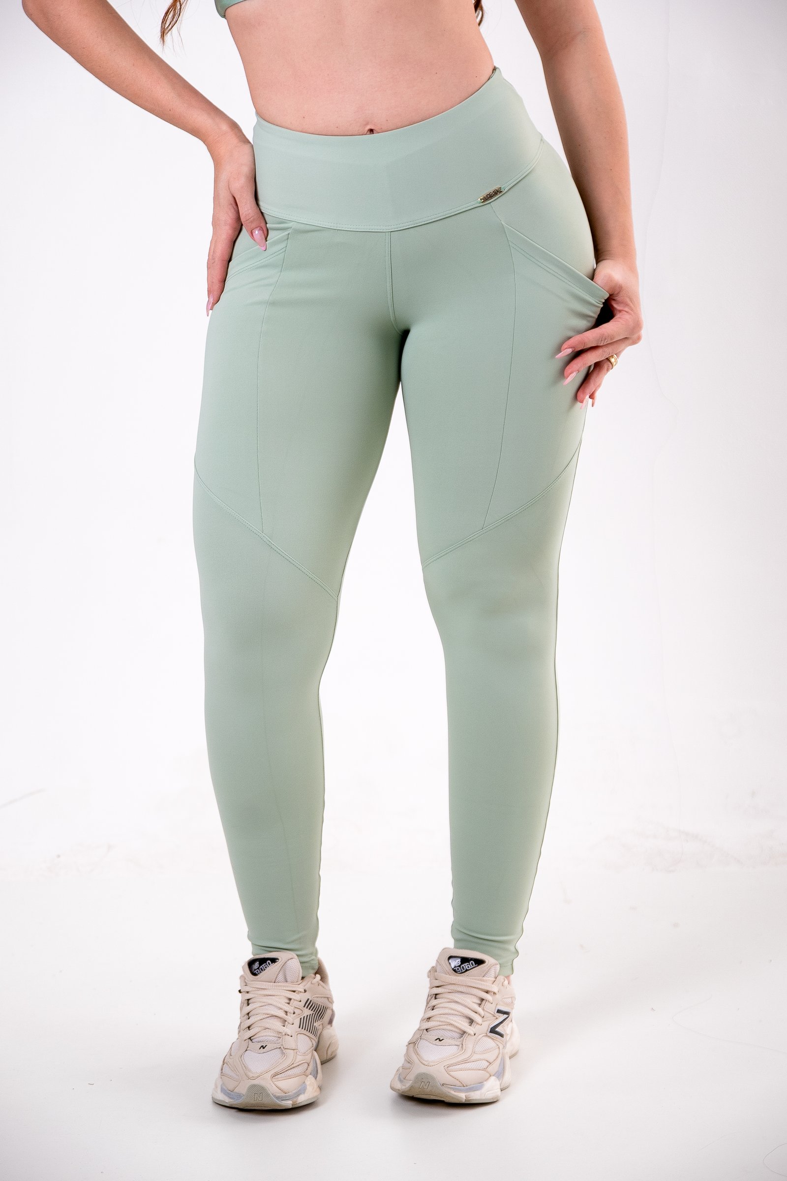 CALÇA COM BOLSO LINE4D