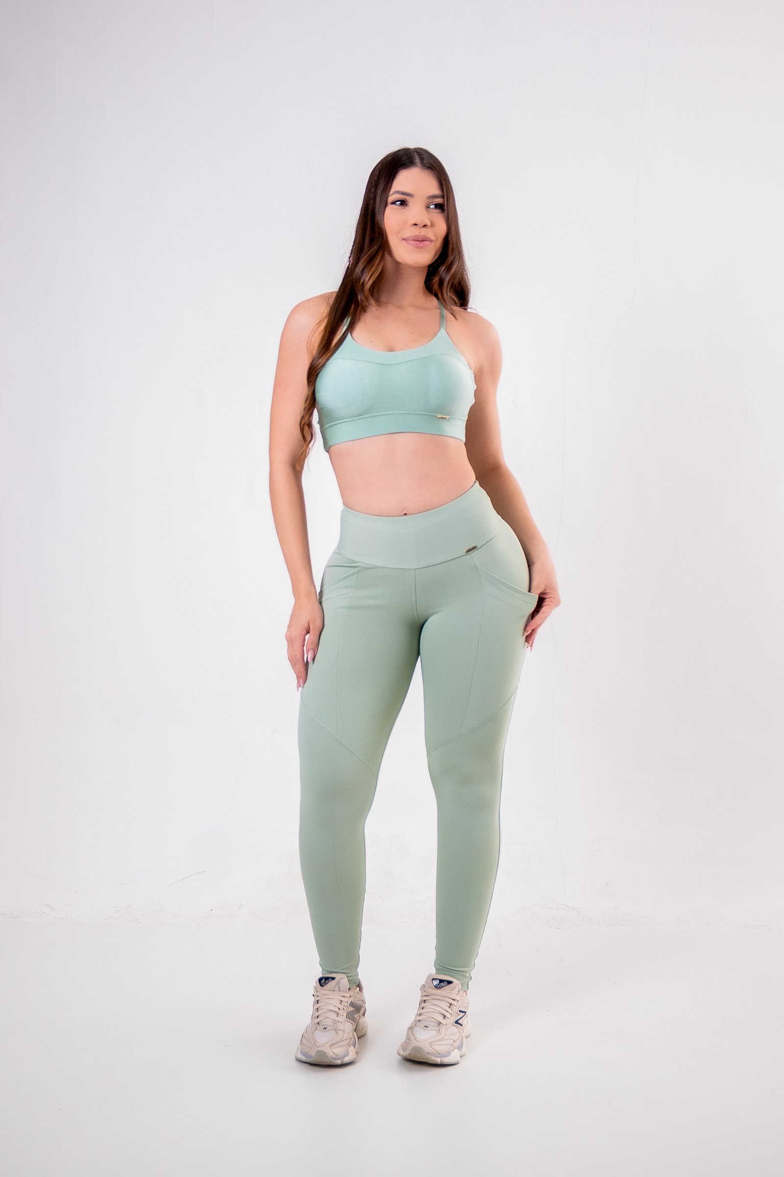 CALÇA COM BOLSO LINE4D